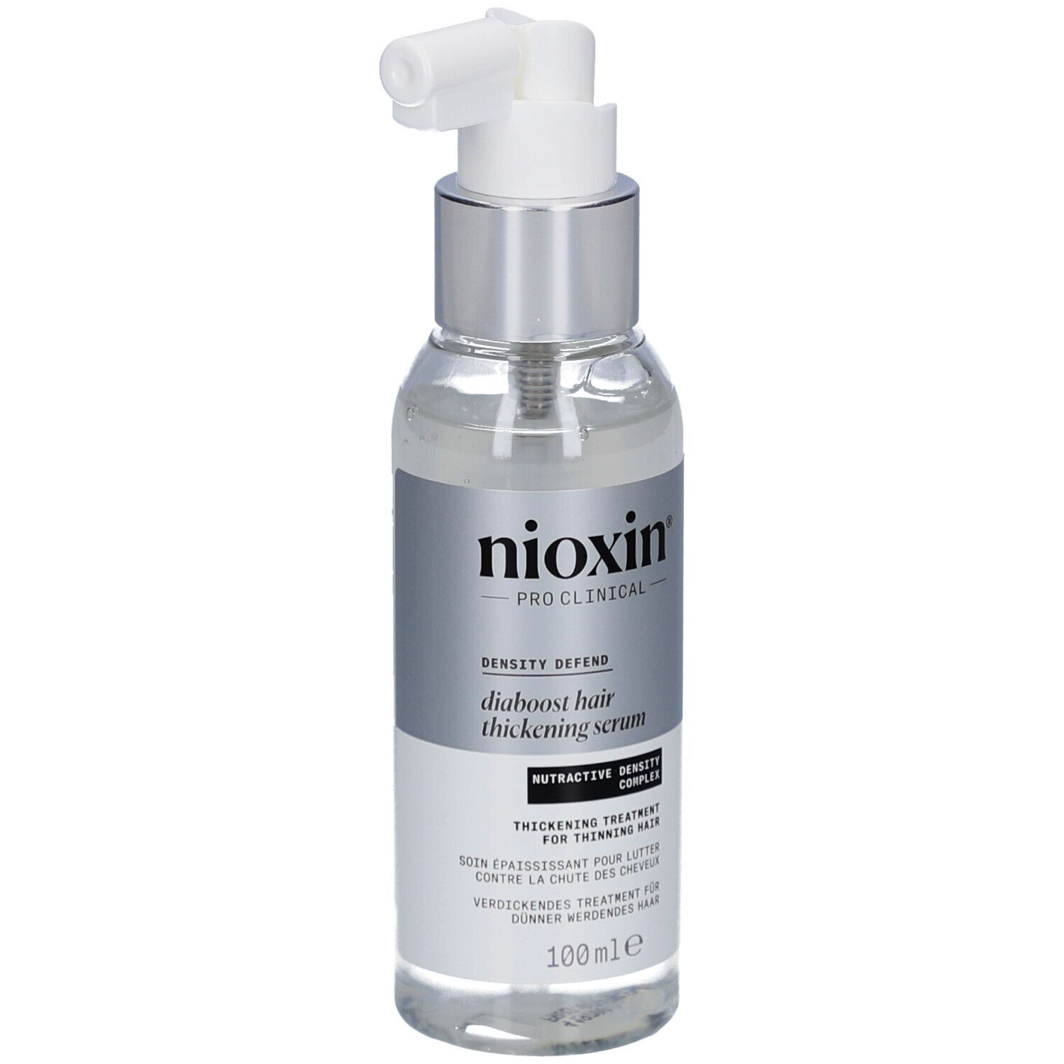 Klare Flasche mit silbernem Sprühkopf. Aufschrift: Nioxin, Density Defend, Diaboost Hair Thickening Serum.