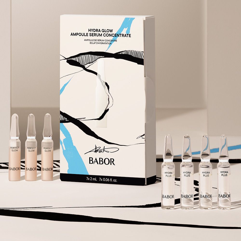 Productverpakking met ampullen. 7 ampullen en verpakking. Tekst: Babor, Hydra Plus, Perfect Glow.