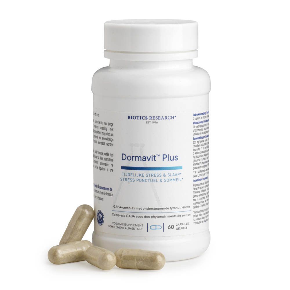 Een witte fles Dormavit Plus capsules met drie capsules ervoor.