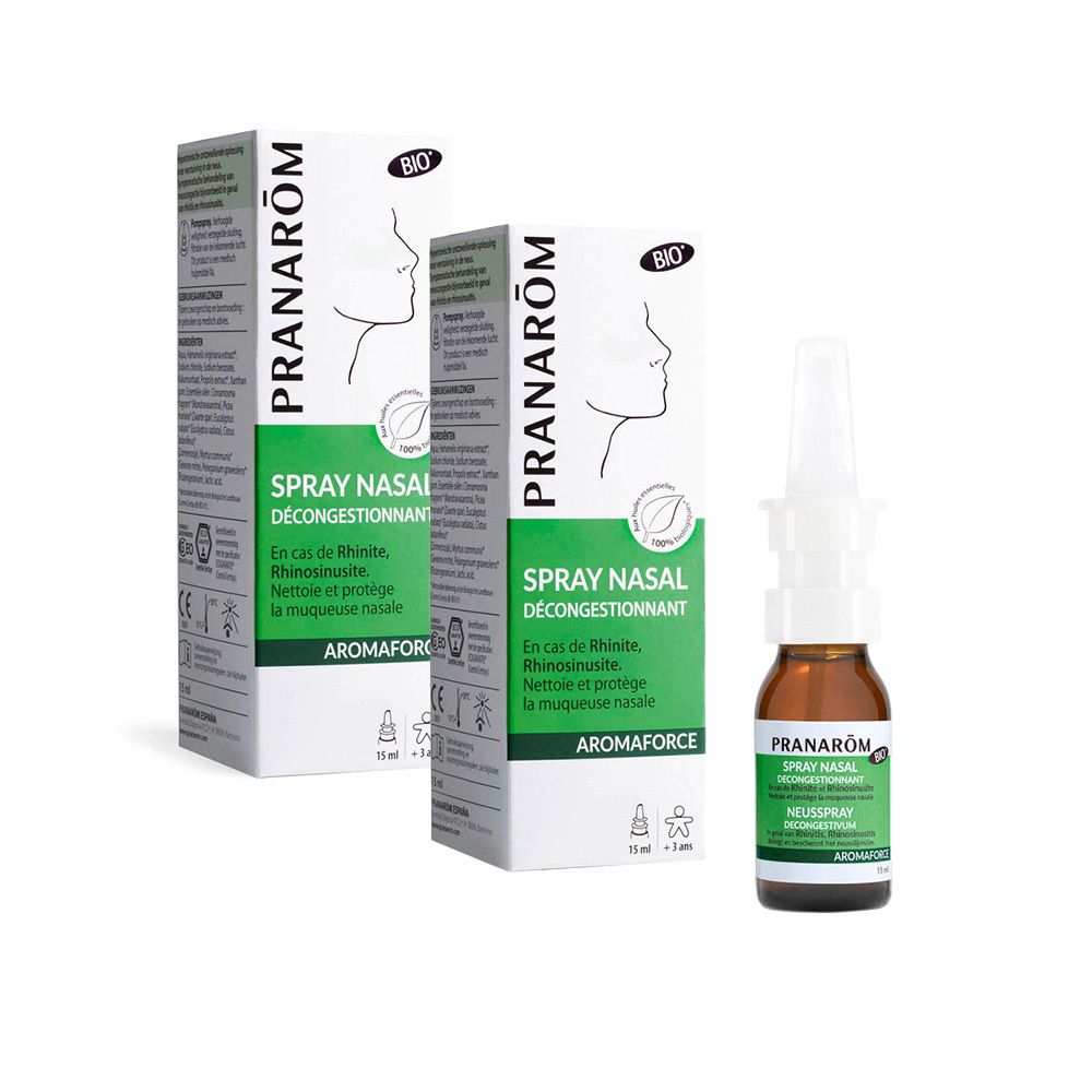 Deux boîtes et un flacon de spray nasal. Sur les boîtes, on lit "PRANAROM" et "SPRAY NASAL".