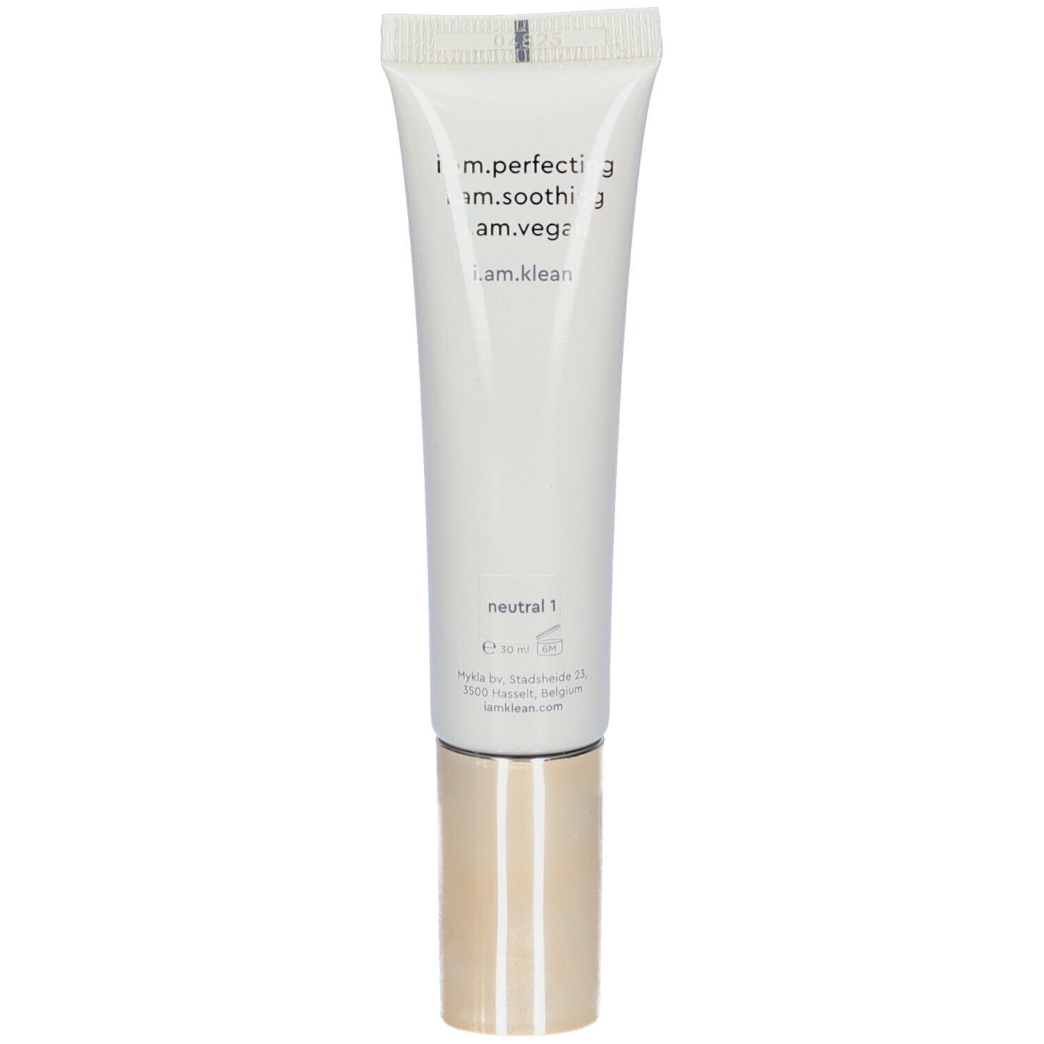 Creme-Tube mit goldfarbenem Deckel. Aufschrift: i.am.klean, neutral 1, am.perfecting, am.soothing, am.vegan.