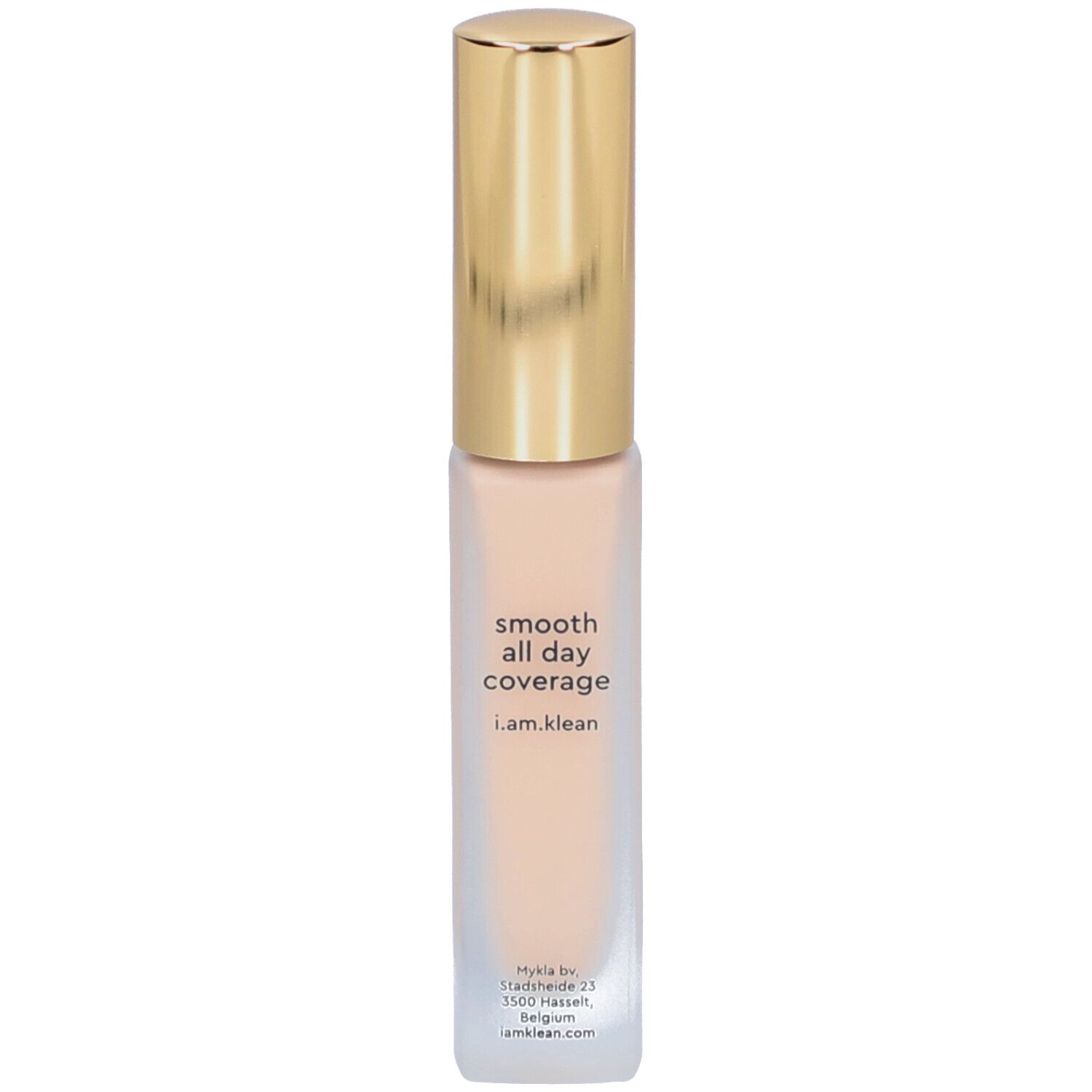 Flüssiger Concealer. Rechteckige, transparente Flasche mit goldenem Deckel. Aufschrift: smooth all day coverage, i.am.klean.