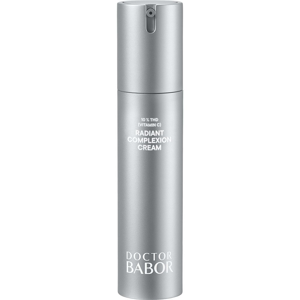 Silberner Spender mit Pumpaufsatz, Frontansicht. Beschriftung zeigt "DOCTOR BABOR" und "RADIANT COMPLEXION CREAM".