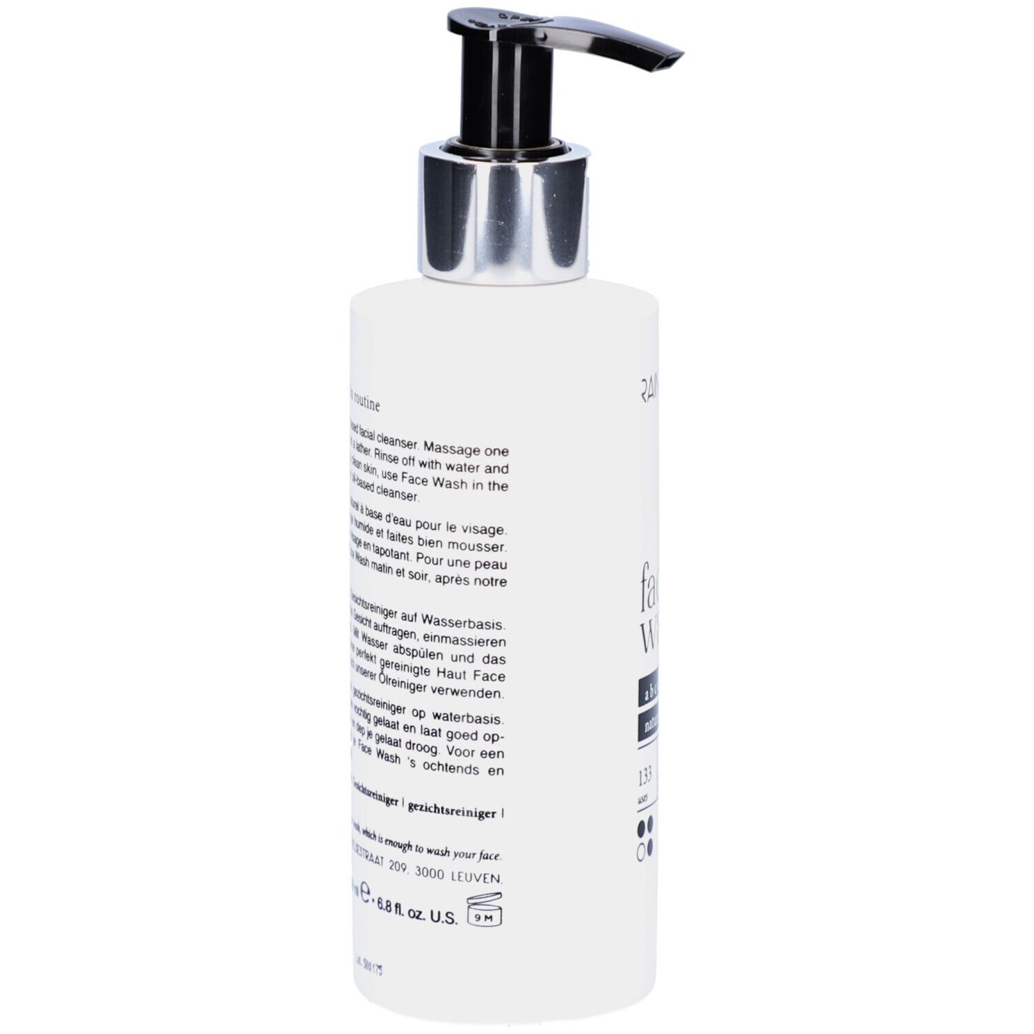 Weiße Flasche mit schwarzem Pumpkopf. Text auf der Rückseite. Aufschrift: RAINPHARMA, face wash, abcdef, 200 ml.