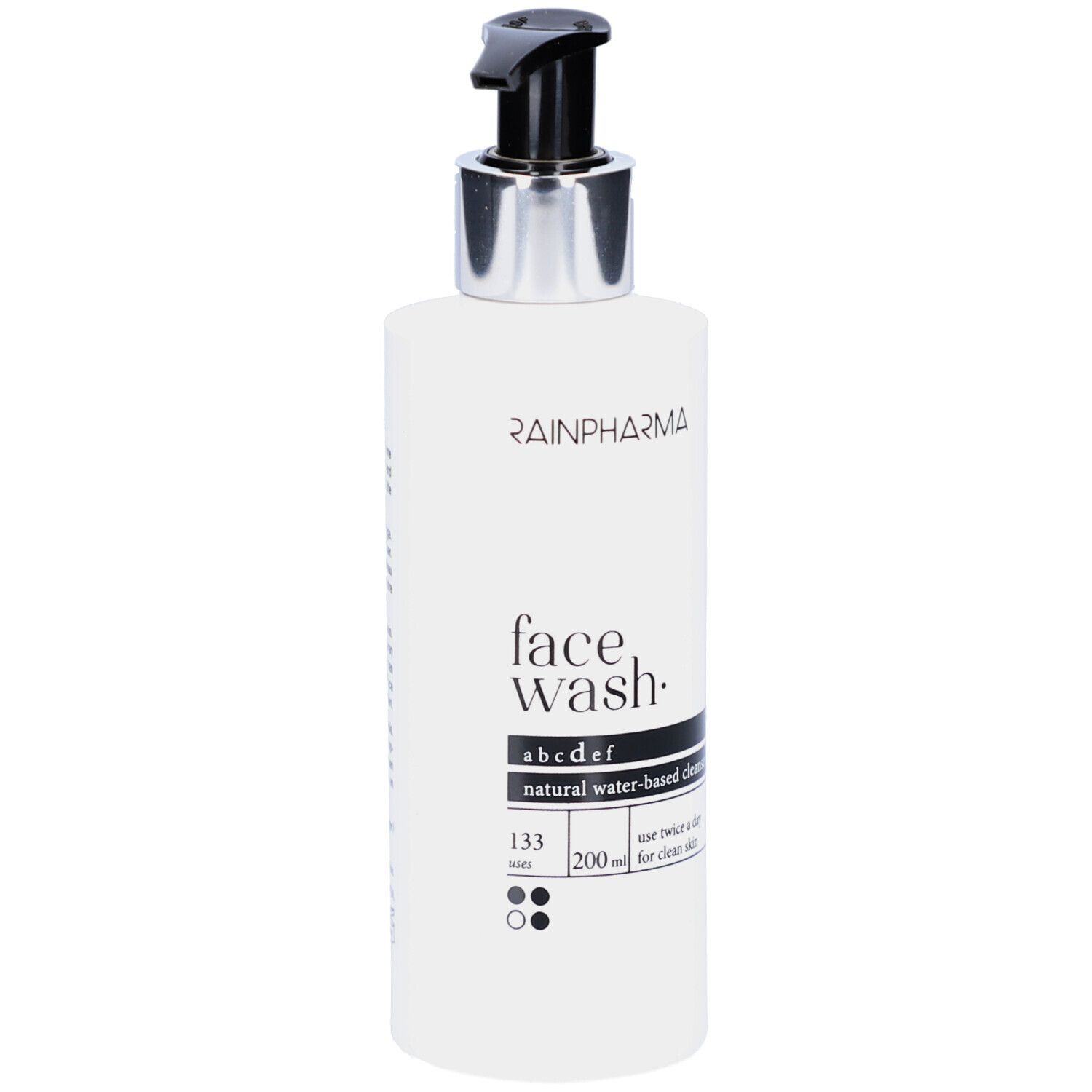 Weiße Flasche mit schwarzem Pumpkopf. Aufschrift: RAINPHARMA, face wash, abcdef, natural water-based cleanser. 200 ml.