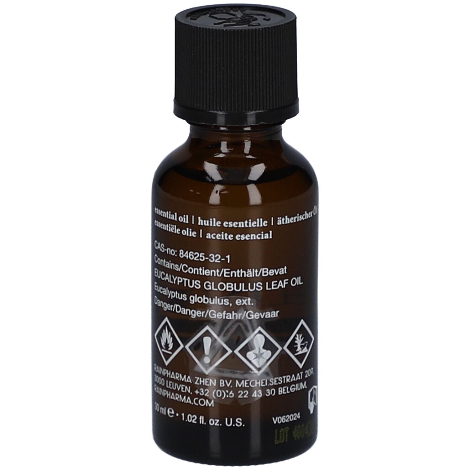 Rückseite der braunen Glasflasche. Text: essential oil, RainPharma, eucalyptus globulus leaf oil, Gefahr-Piktogramme, 30 ml.