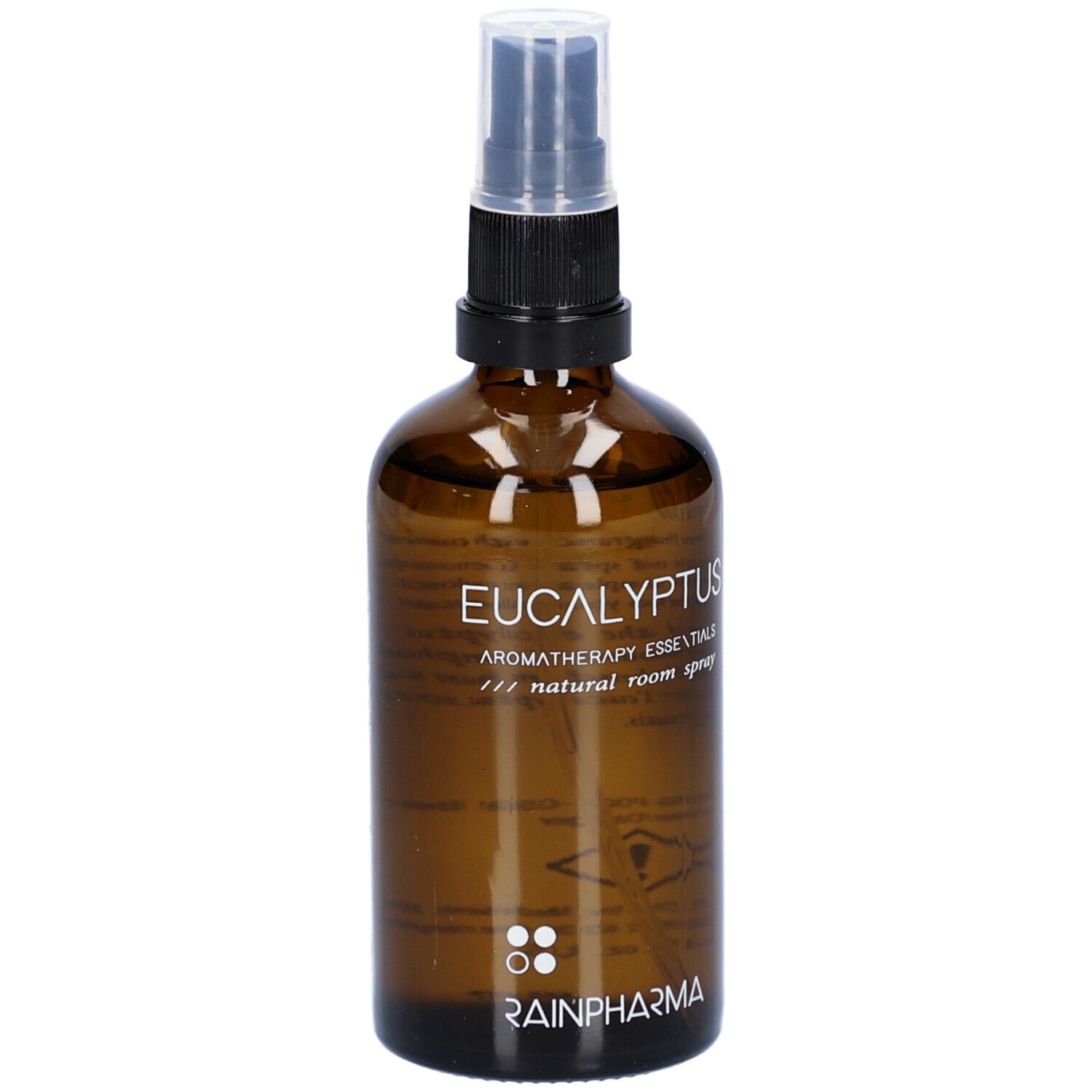 Braune Glasflasche mit Sprühkopf und weißer Verpackung. Aufschrift: Eucalyptus, Aromatherapy Essentials, natural room spray. Logo Rainpharma.