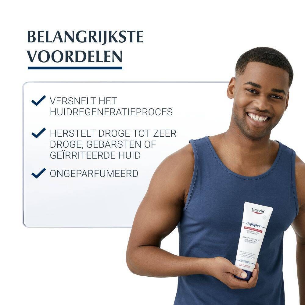 Man houdt een tube Eucerin Aquaphor zalf vast. Tekst toont voordelen: versnelt huidregeneratie, herstelt droge huid, ongeparfumeerd.