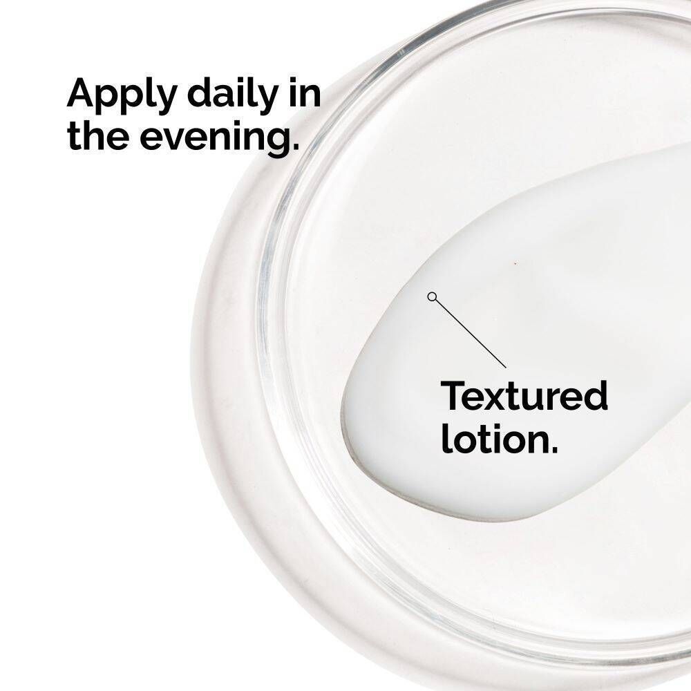 Eine Probe The Ordinary Vitamin C Suspension 23% + HA Spheres 2% in einem Glasbehälter.