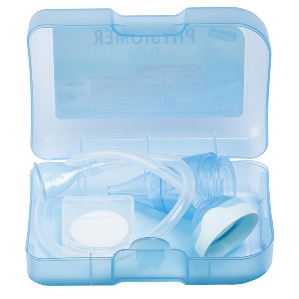 Geöffnete blaue Box mit Komponenten des Nasenreinigers. Enthält: Nasensauger, Filter, Schlauch, Mundstück, Behälter.