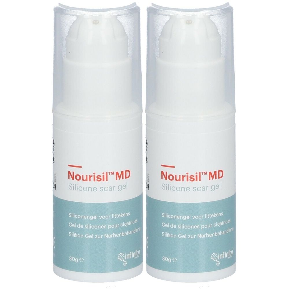 Twee witte flacons met pomp. Opschrift: Nourisil™ MD Silicone scar gel. Tekst in het Nederlands, Frans en Duits.