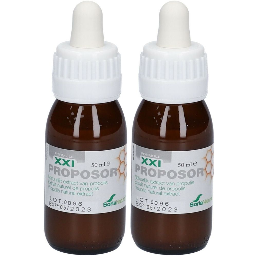 Twee flessen Soria Natural Proposor XXI. Bruine glazen flessen met pipet. Etiket met productinformatie.