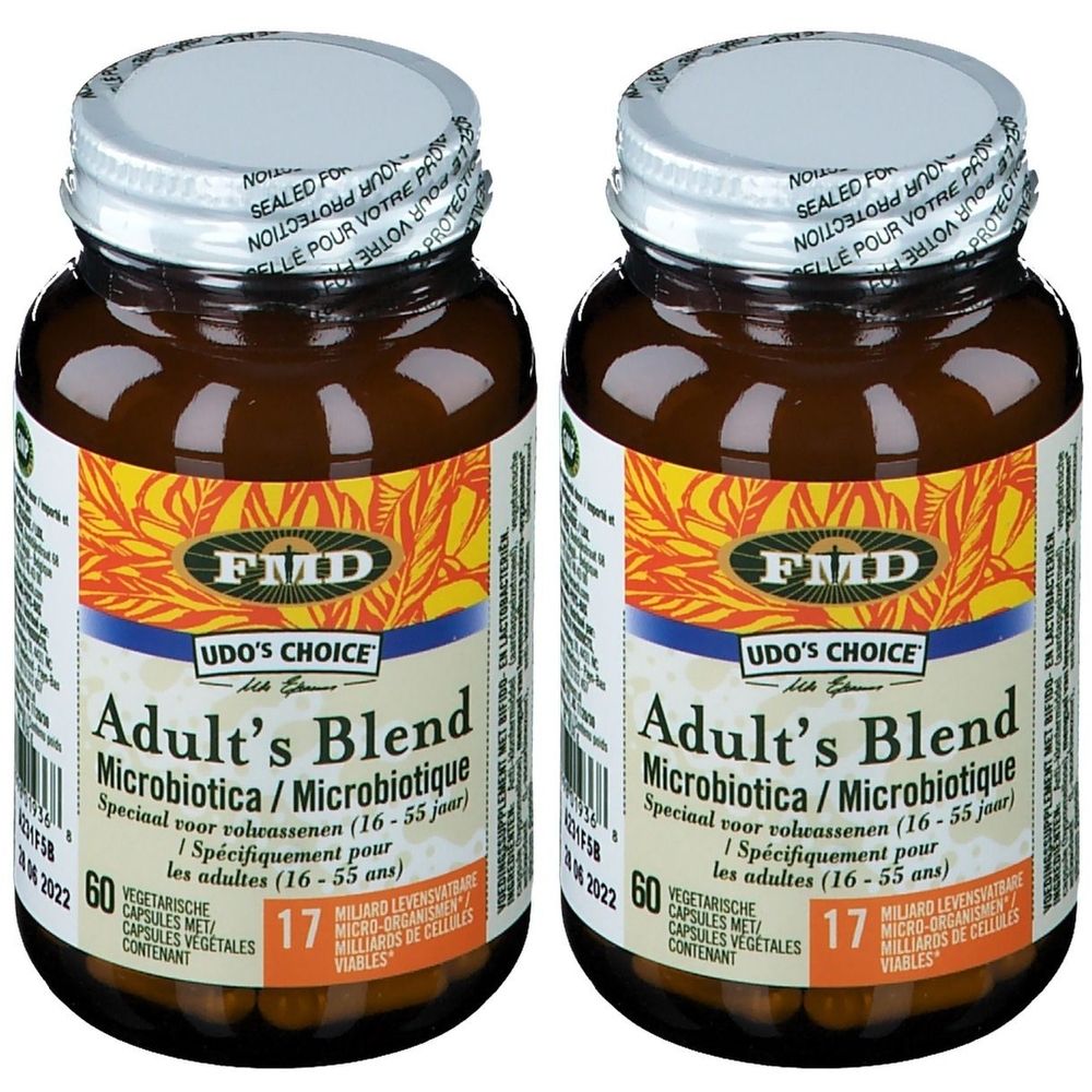 Twee flessen Udo's Choice Adult's Blend. Bruine glazen flessen met witte etiketten en zilveren doppen. 60 capsules.