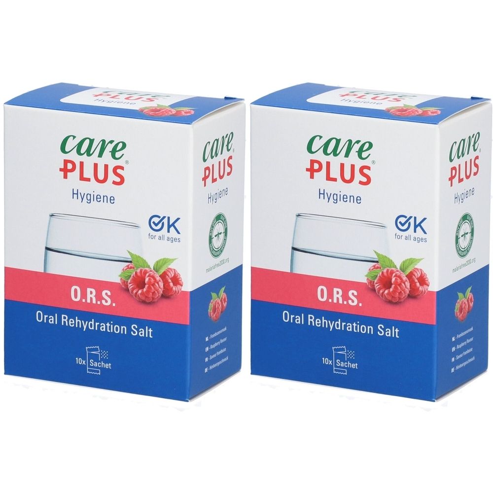 Twee dozen Care Plus O.R.S. Kids. Witte en blauwe verpakking met frambozen en glas water. Tekst: O.R.S. Oral Rehydration Salt.