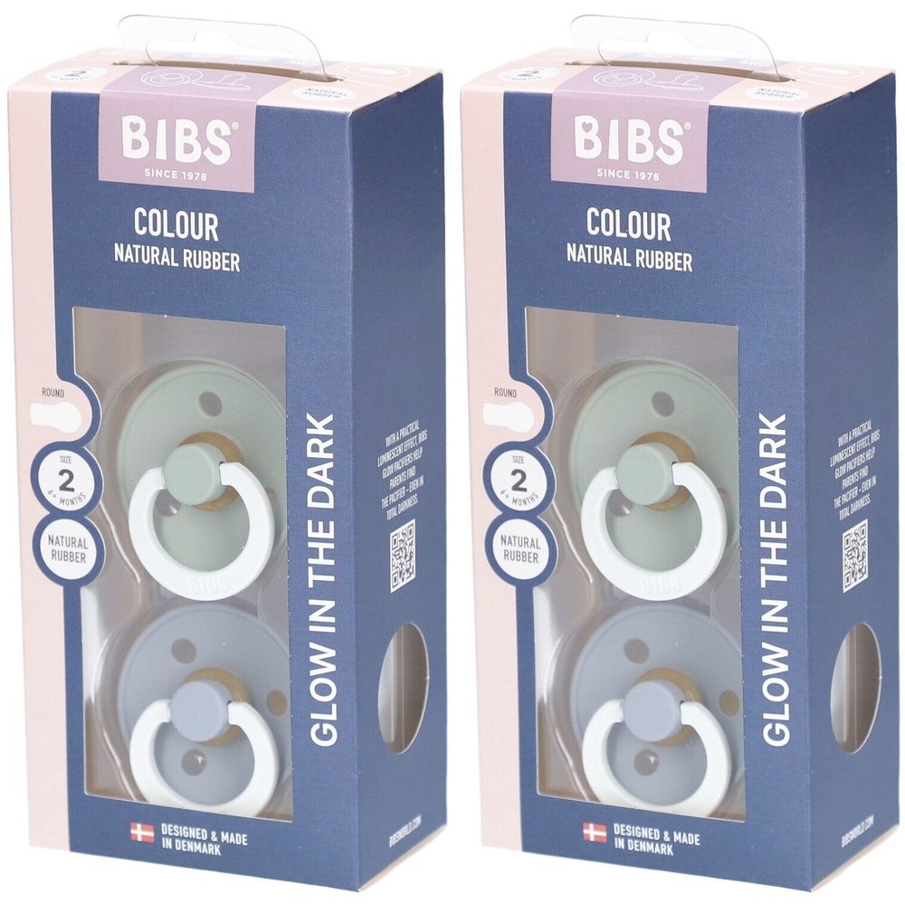Zwei BIBS COLOUR Schnuller in Verpackung. Größe 2, Naturkautschuk. Grün und blau. Sichtfenster. "GLOW IN THE DARK".