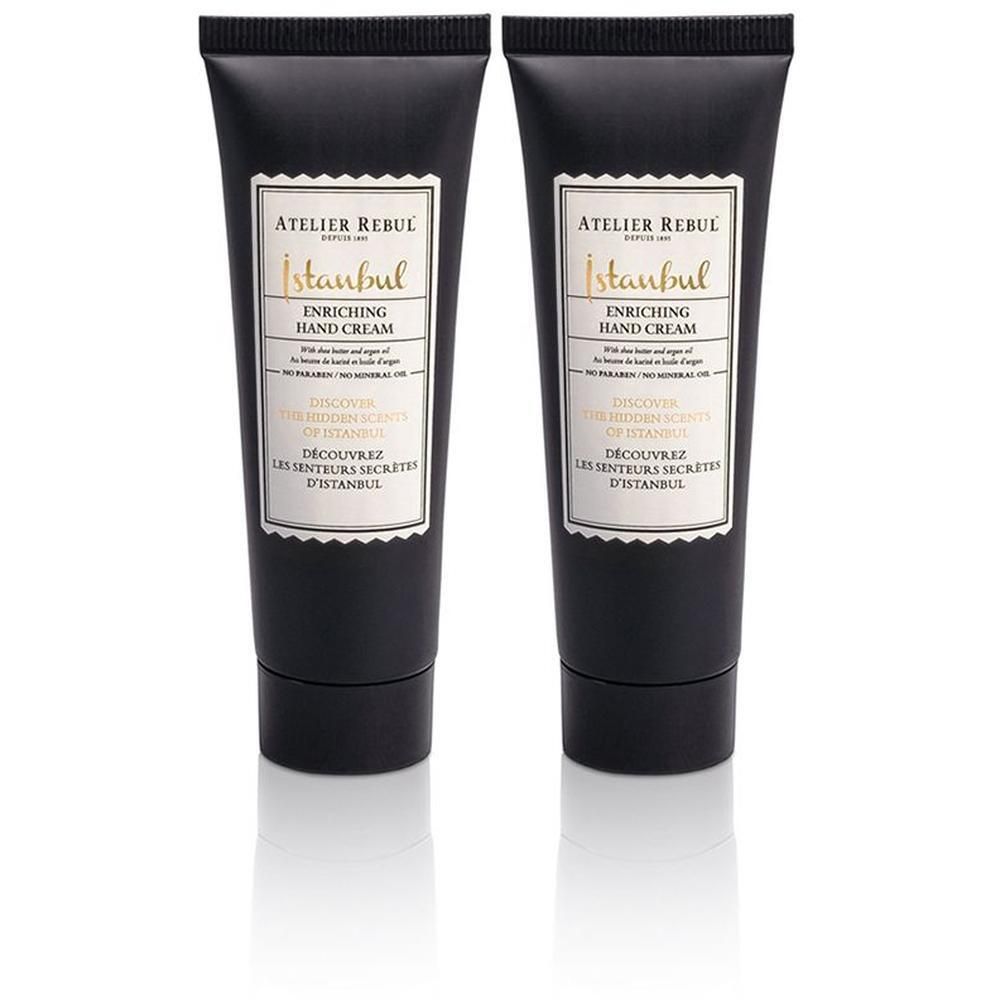 Zwei schwarze Tuben Handcreme mit Etikett 'Atelier Rebul Istanbul Enriching Hand Cream'.
