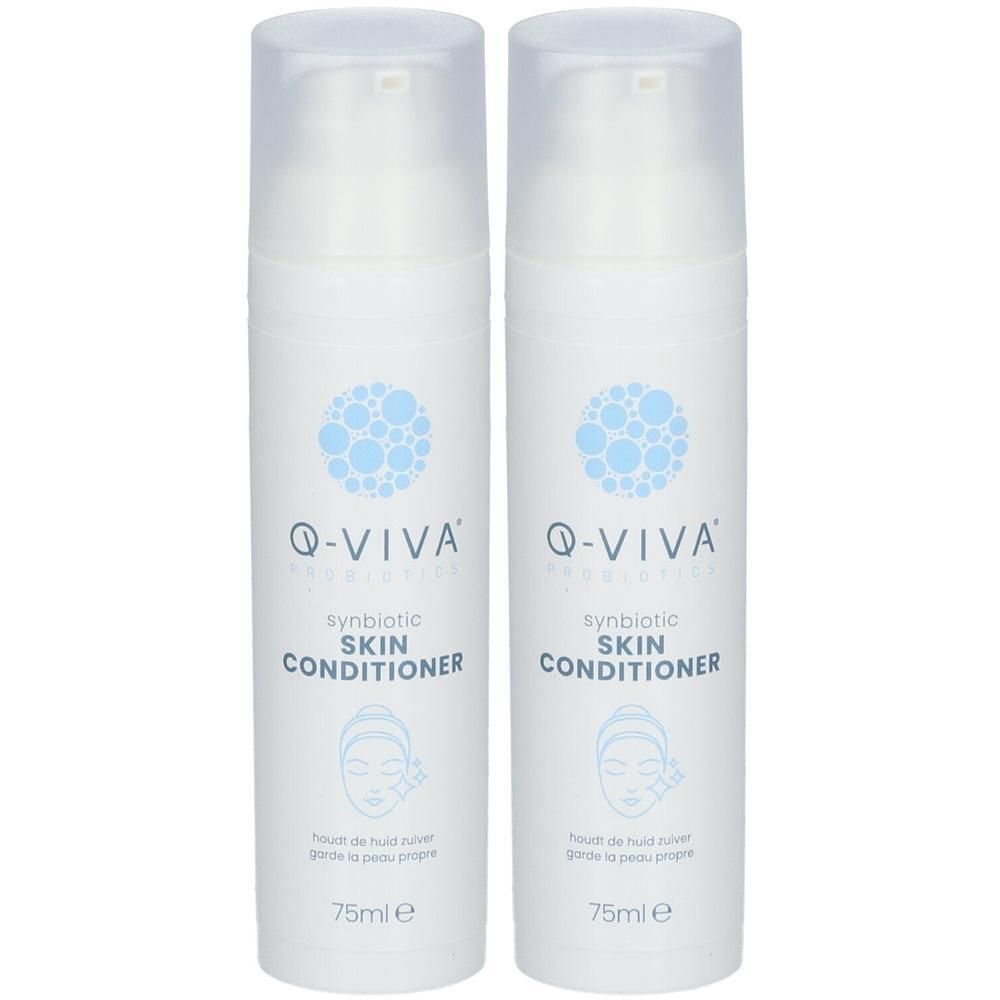 Zwei weiße Flaschen Q-VIVA Synbiotic Skin Conditioner. Blaue Grafik, Text und 75ml-Angabe. Pumpverschluss.