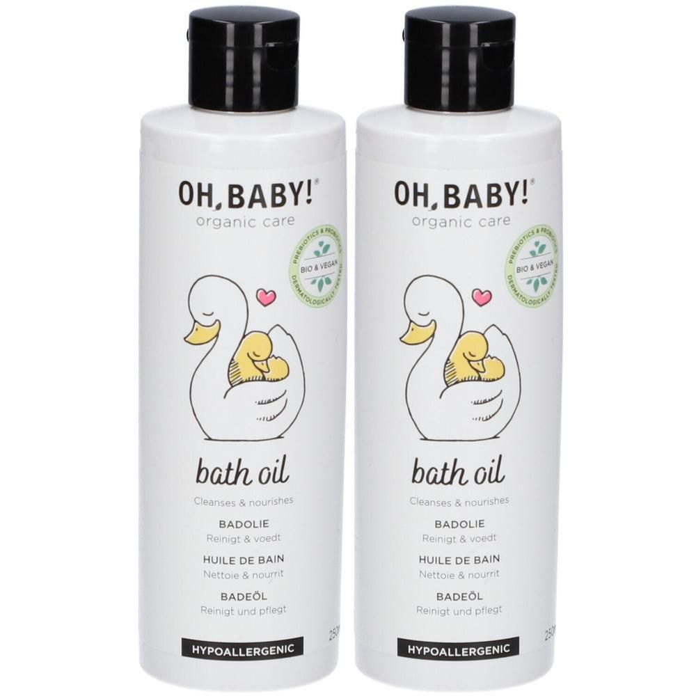 Zwei Flaschen Badeöl mit schwarzem Deckel. Aufschrift: OH, BABY! organic care, bath oil, Bio & Vegan-Siegel, hypoallergen.