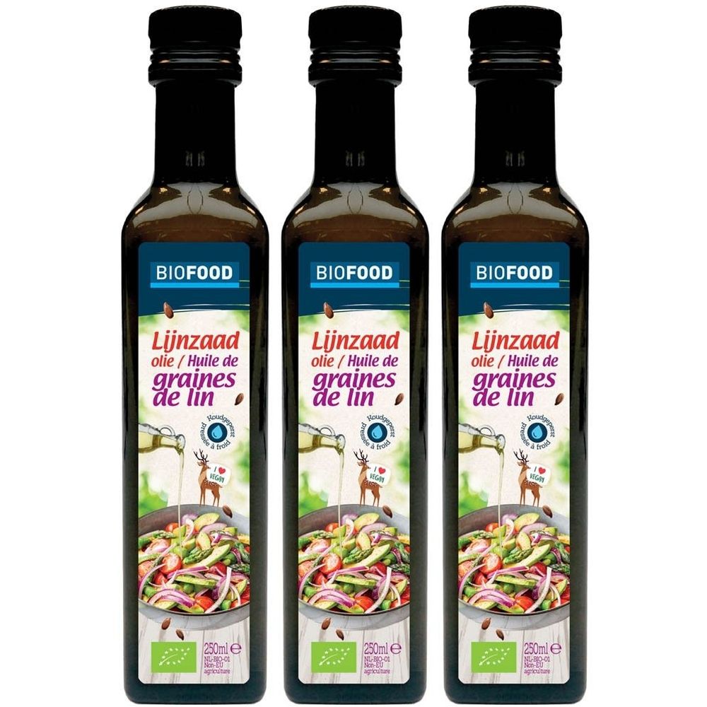 Trois bouteilles de BIOFOOD L'Huile de lin. Bouteilles en verre vert foncé avec bouchon noir et étiquette. Inscription : Lijnzaad olie/Huile de graines de lin.