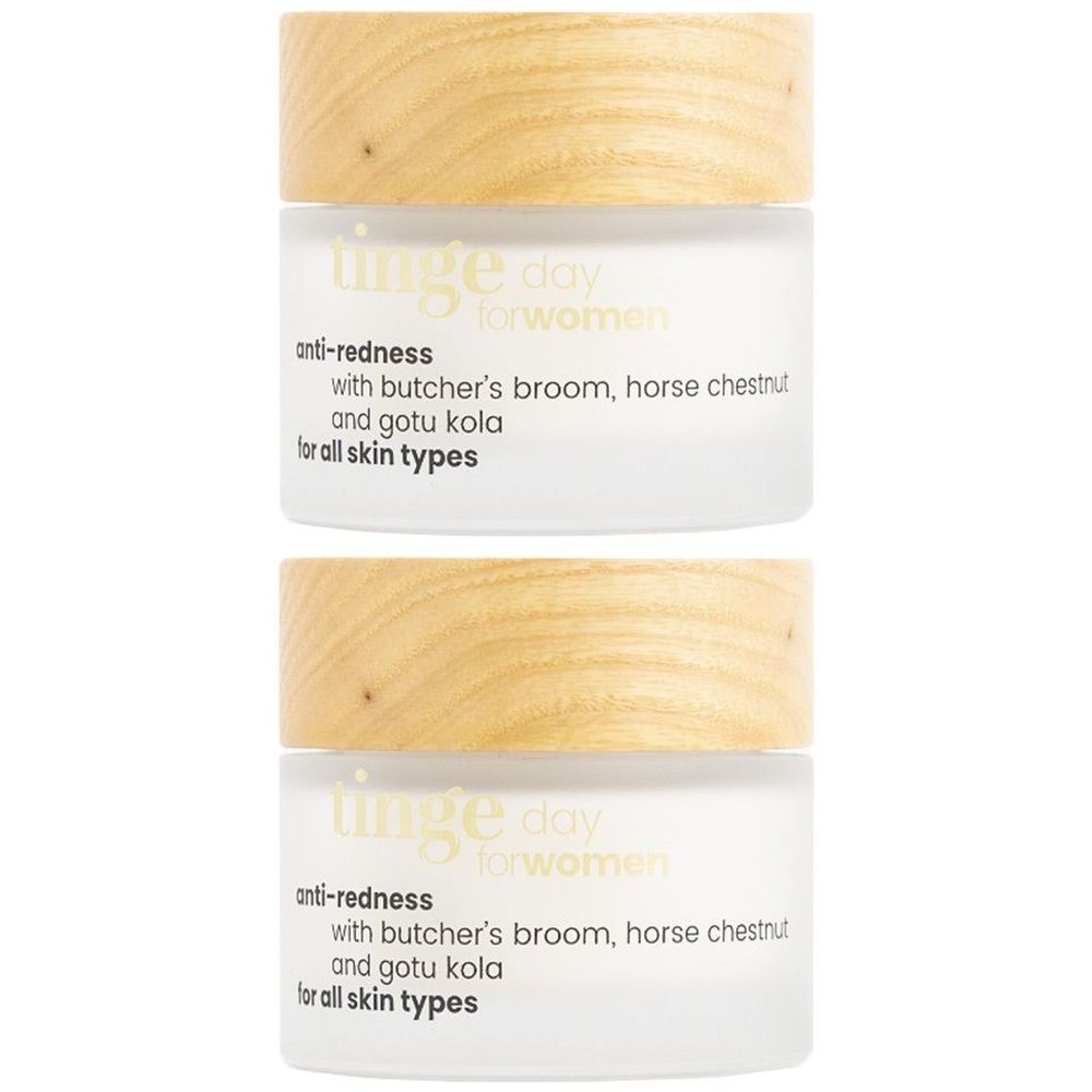 Twee potjes crème anti-roodheid met houten deksels. Tekst: anti-redness, with butcher's broom, horse chestnut and gotu kola, for all skin types.