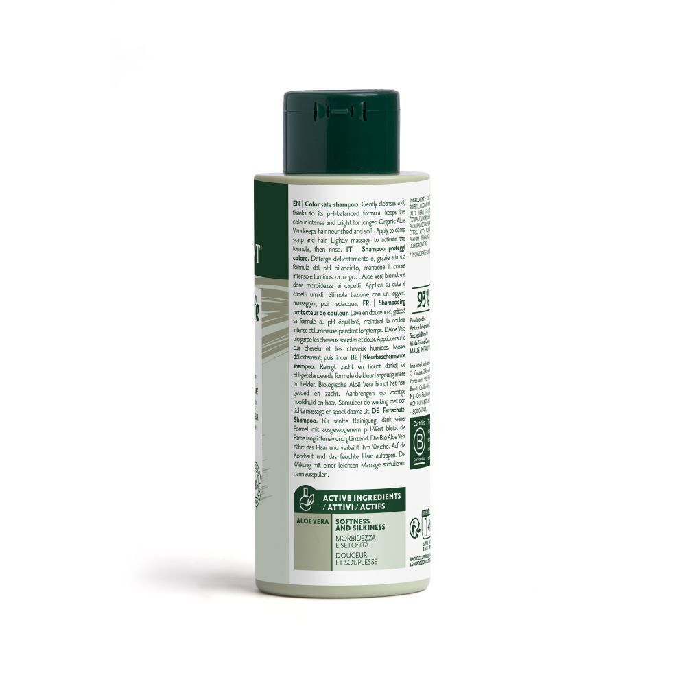 Rückansicht einer Flasche Herbatint Color Safe Shampoo. Text auf Etikett, grüne Deckel. Vegan-Siegel.