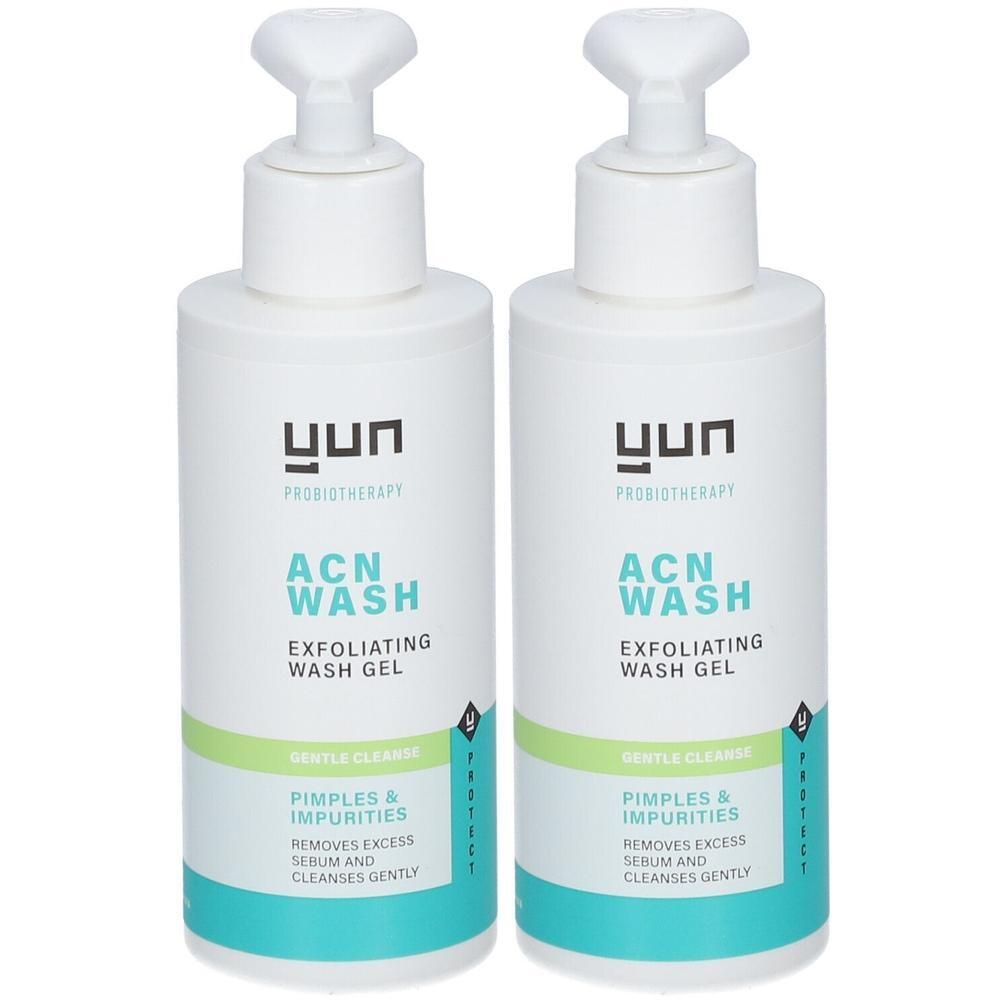 Zwei weiße Flaschen mit Pumpverschluss. Aufschrift: YUN ACN WASH, EXFOLIATING WASH GEL. Entfernt sanft Unreinheiten.