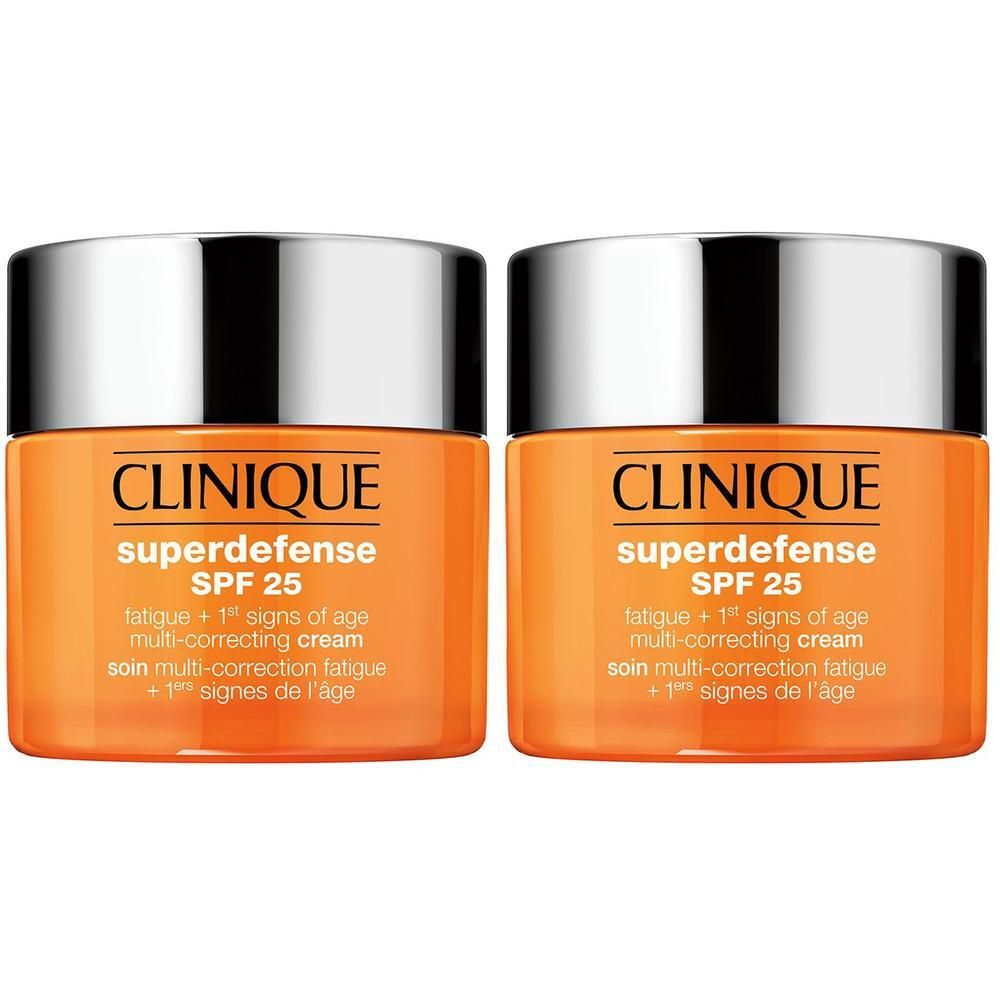 Zwei Tiegel Clinique Superdefense SPF 25. Orangefarbene Gläser mit silbernen Deckeln. Text: Superdefense, SPF 25, Multi-Correction.