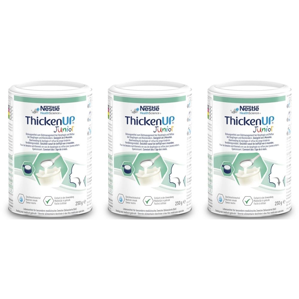 Drie blikken Nestle Health Science ThickenUP Junior. Witte blikken met blauwgroene tekst. Opschrift: ThickenUP Junior.