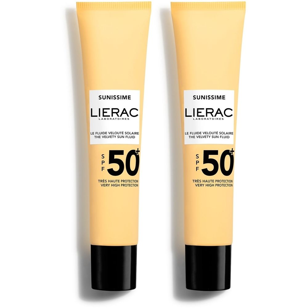 Twee tubes Lierac Sunissime Le Fluide Velouté Solaire SPF 50+. Beige tubes met zwarte dop. Tekst: SPF 50, Sunissime, Lierac.