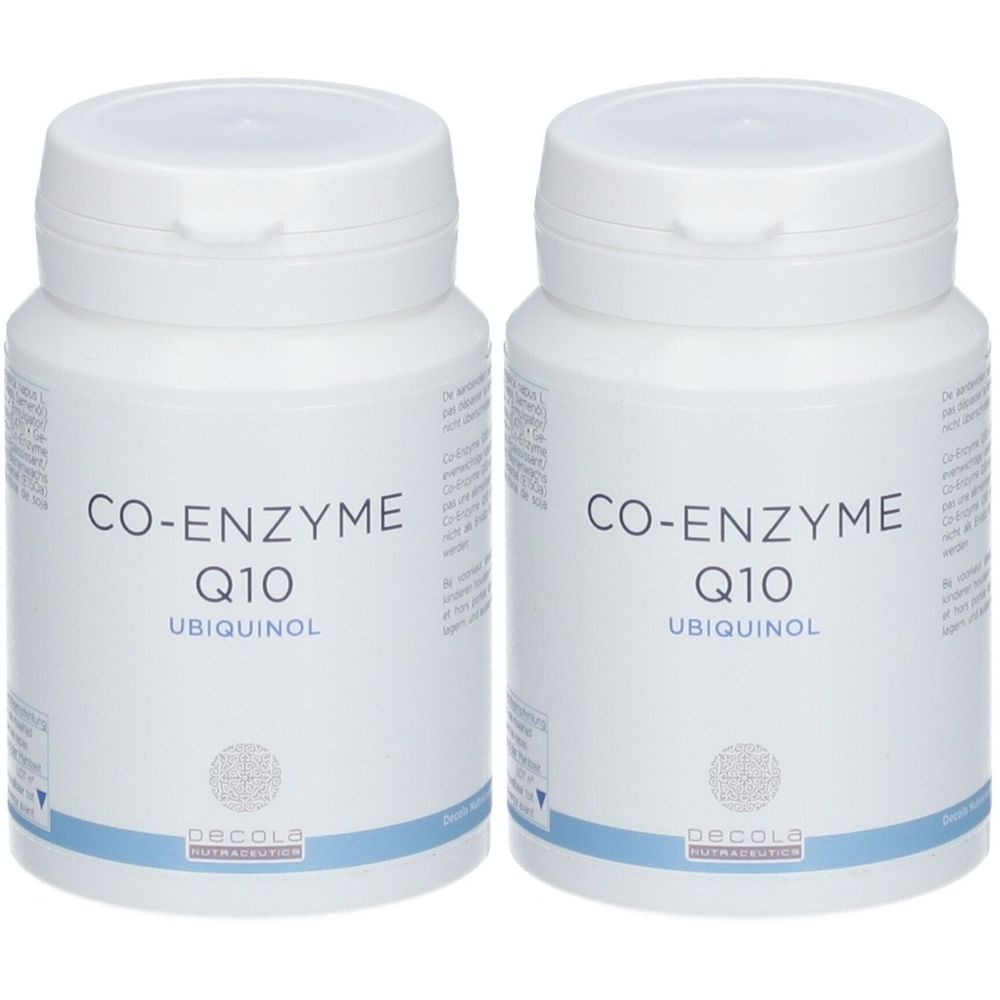 Twee witte flessen met schroefdop. Opschrift: Co-Enzyme Q10 Ubiquinol. Decola Pharma logo.
