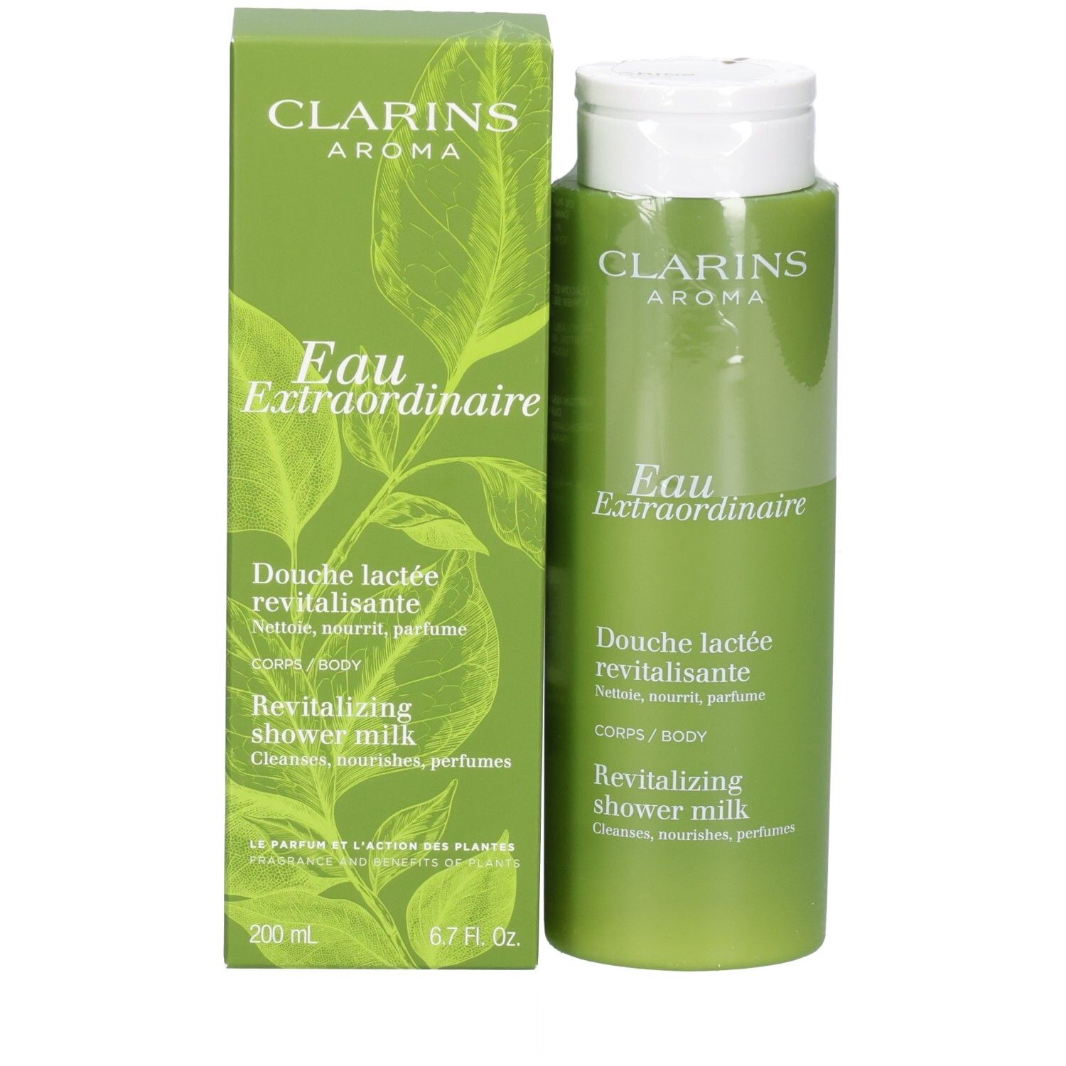 Clarins Eau Extraordinaire revitalisierende Duschmilch in grüner Flasche und Kartonverpackung mit Pflanzenmotiv.