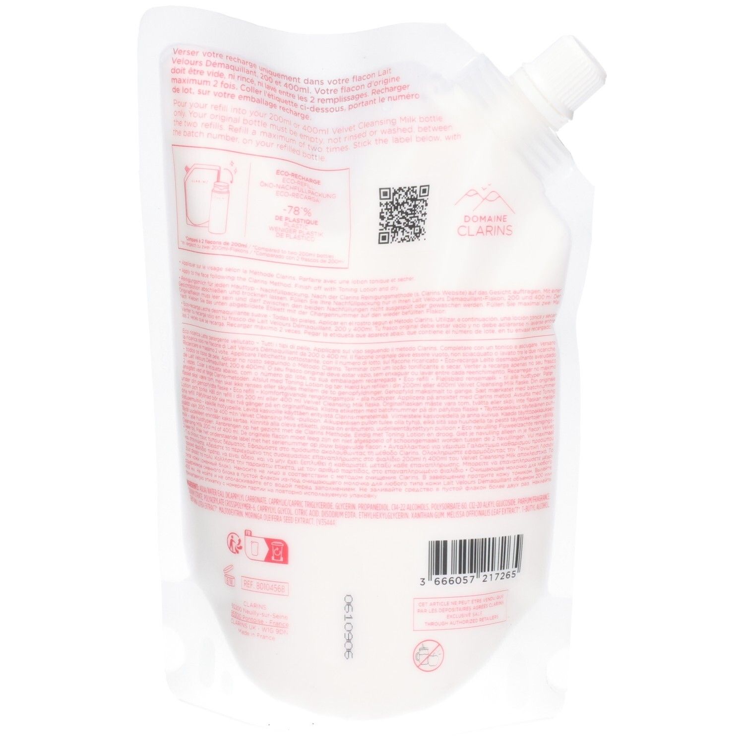 Rückseite einer Clarins Nachfüllpackung Samtig-weiche Reinigungsmilch mit Anwendungshinweisen.