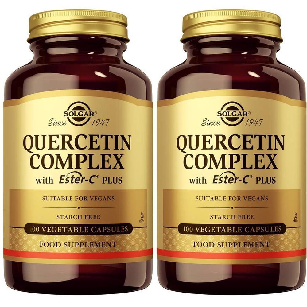 Deux flacons de SOLGAR® Quercétine Complexe. Flacons en verre brun avec bouchons dorés et étiquettes. Texte : Quercétine Complexe, 100 gélules.