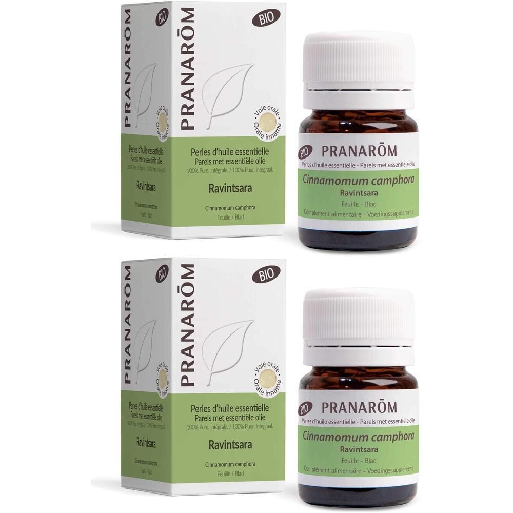 Twee verpakkingen en flessen. Tekst: "PRANAROM", "Cinnamomum camphora Ravintsara". BIO-certificering. 1+1 GRATIS.