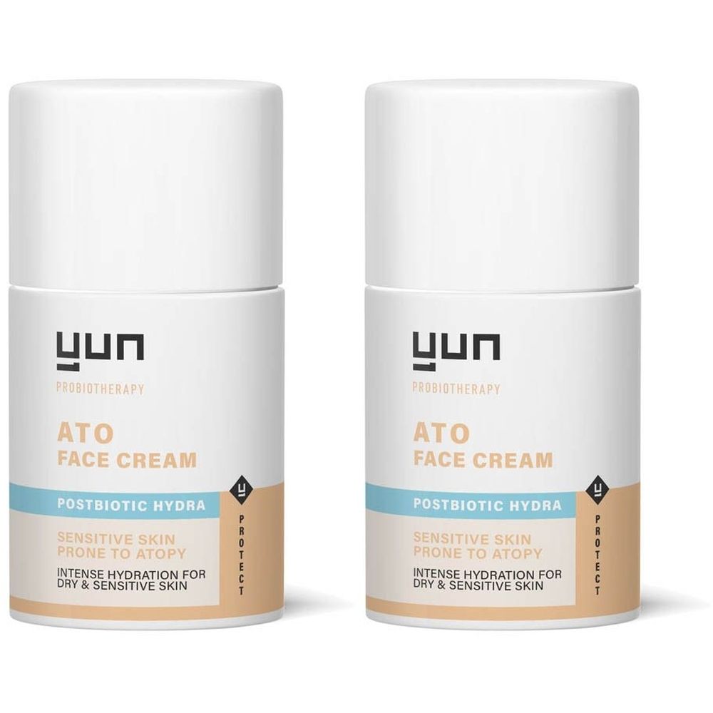 Deux pots de crème blancs avec étiquettes bleues et beiges. Inscription : ATO FACE CREAM, Postbiotic Hydra. Pour peaux sèches et sensibles.
