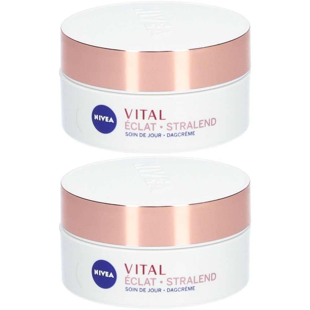 Deux pots de Nivea Vital Éclat Soin de Jour. Récipients blancs avec couvercles roses. Inscription : Vital Éclat Stralend.