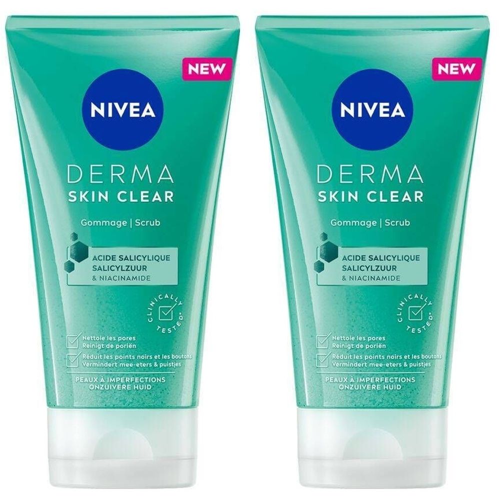 Deux tubes de NIVEA Derma Skin Clear Gommage. Tubes turquoise avec bouchon blanc. Nom du produit et ingrédients imprimés.