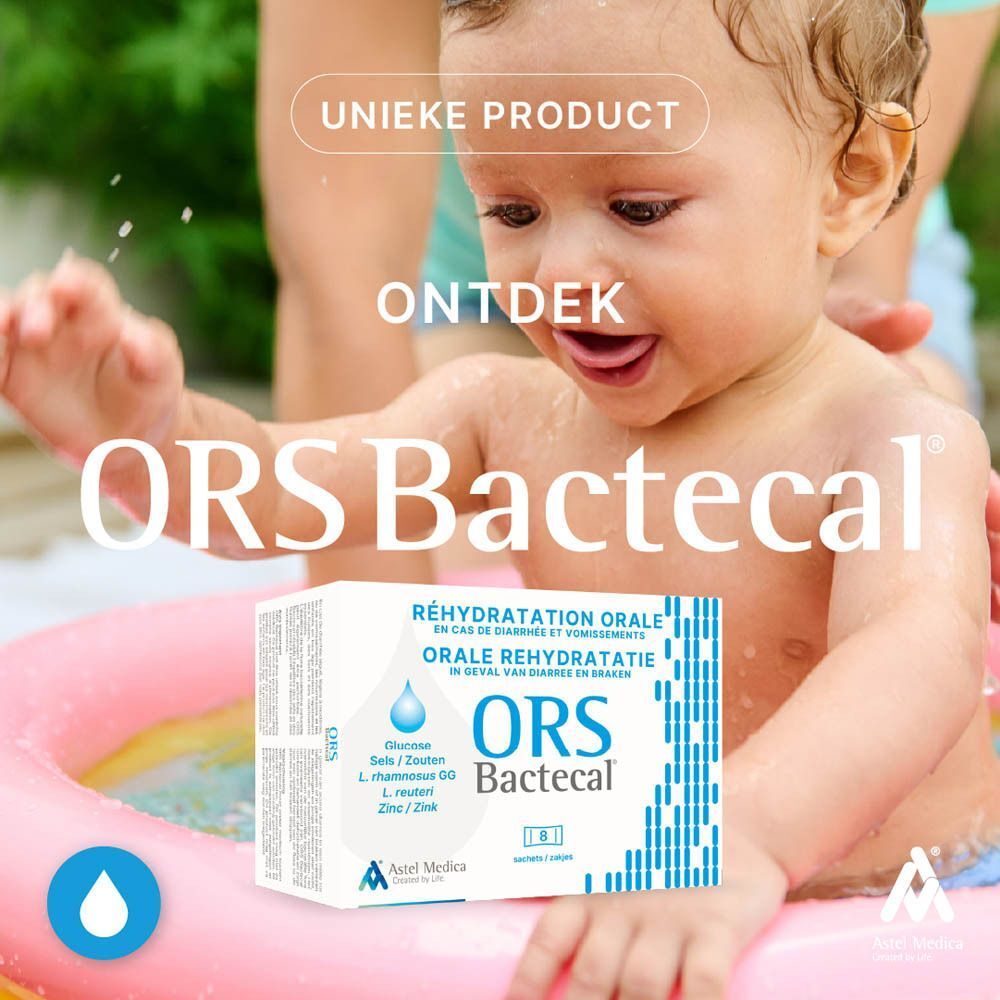 Baby in een kinderbadje met een pak ORS Bactecal®.