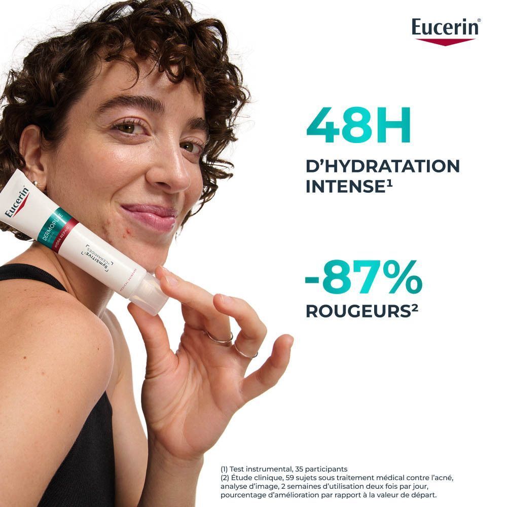 Femme avec produit sur la peau. Texte : Crème apaisante. Hydrate & Répare la peau desséchée par des traitements contre l'acné.