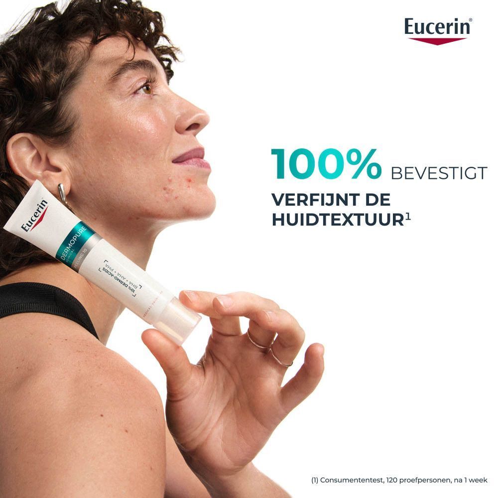 Vrouw met acne. Eucerin Dermopure Clinical Peeling 10. Tekst: 100% bevestigen verfijning huidtextuur.