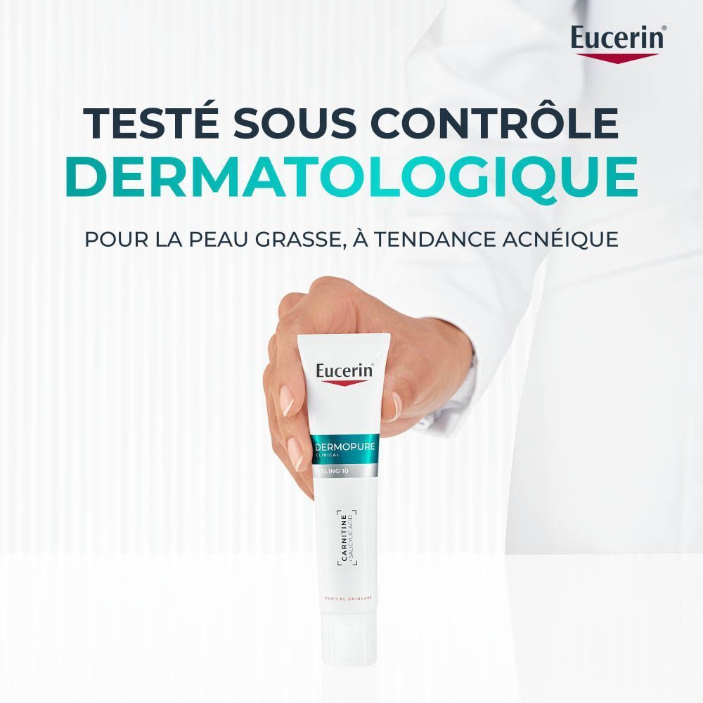 Médecin tenant Eucerin Dermopure Clinical Peeling 10. Texte : Testé dermatologiquement pour peaux grasses à tendance acnéique.