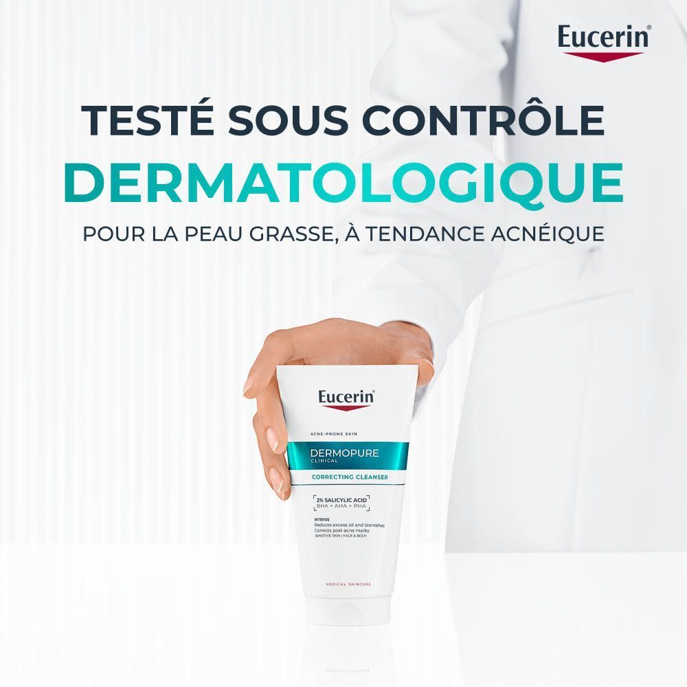 Main tenant un tube. Texte : Testé sous contrôle dermatologique. Pour peau grasse à tendance acnéique.