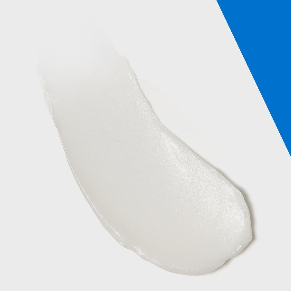 Texture crème sur fond blanc.