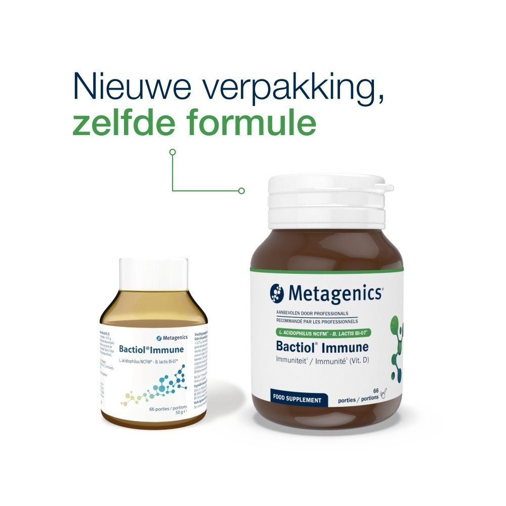 Vergelijking verpakkingen: kleine en grote fles Bactiol Immune. Opschrift: Metagenics. Voedingssupplement.
