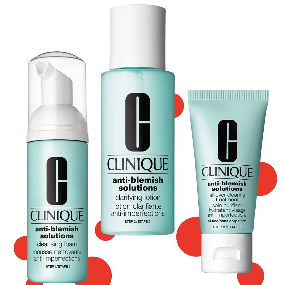 Drei CLINIQUE Anti-Blemish Solutions™ Produkte: Cleansing Foam, Clarifying Lotion, Treatment.