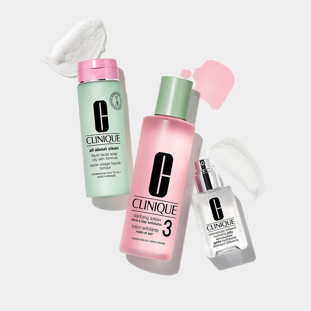 Drei CLINIQUE Hautpflegeprodukte: Flüssigseife, Lotion und Serum.