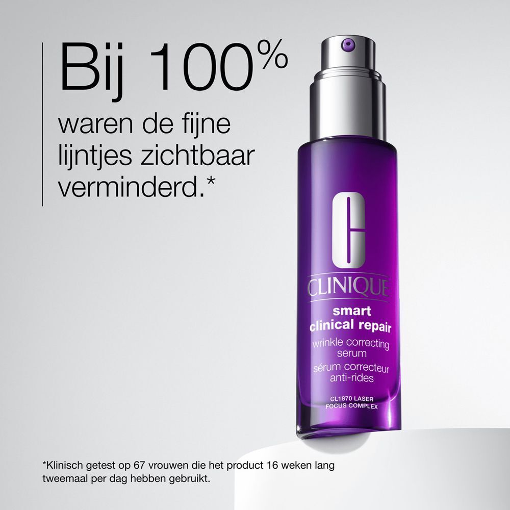 Eine Flasche Clinique Smart Clinical Repair™ Serum mit Text über Wirksamkeit.