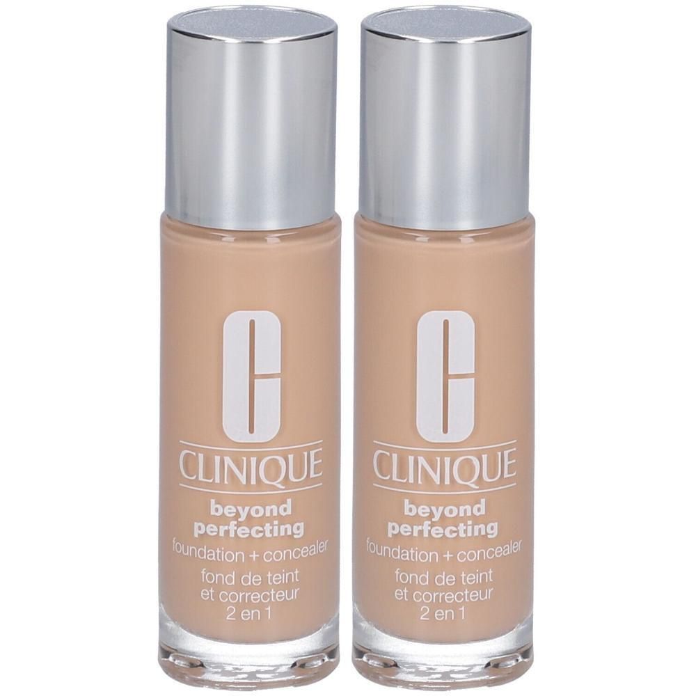 Zwei Flaschen CLINIQUE Beyond Perfecting Foundation + Concealer in Alabaster 02 mit silbernen Verschlüssen.
