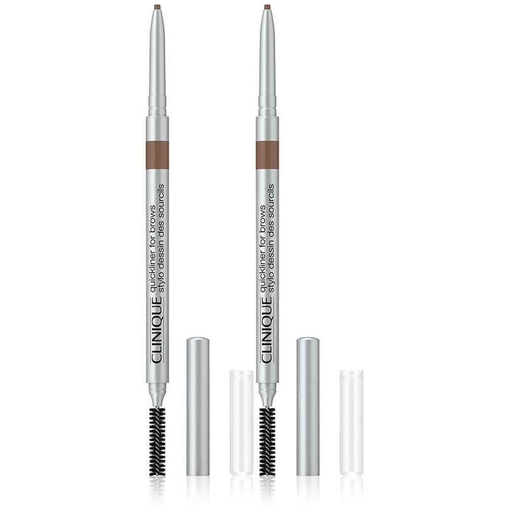 Zwei CLINIQUE Quickliner™ für Brows Augenbrauenstifte in Soft Chestnut mit Bürstenaufsatz und Schutzkappen.
