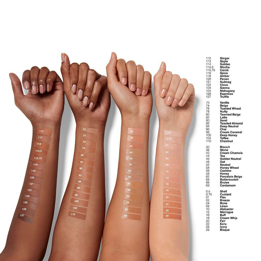 Arme mit aufgetragenen Swatches von CLINIQUE Even Better Makeup SPF 15 in verschiedenen Hauttönen.